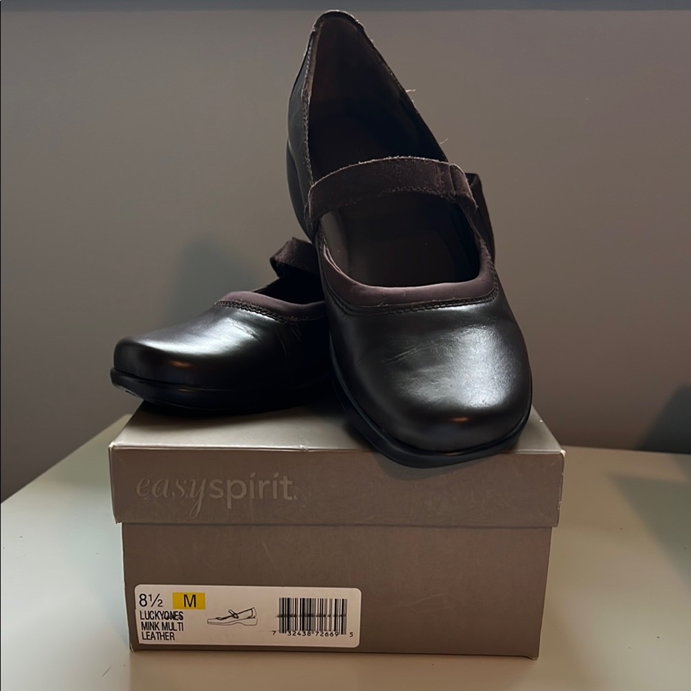 Easy Spirit Women's Chocolate Leather Flats